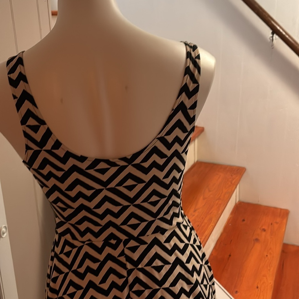 PINK Black and White Geometric Pattern Dress - Picture 4 of 9